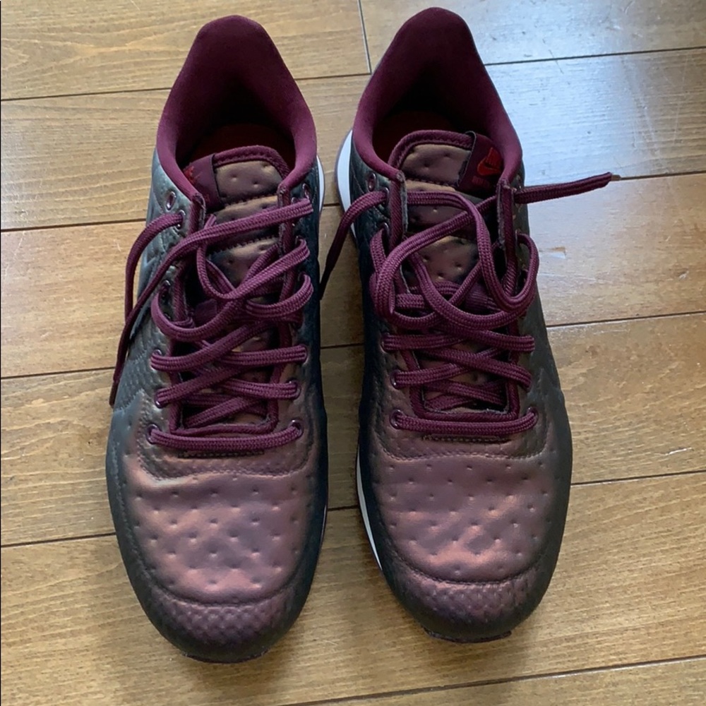 Nike Like New sneakers